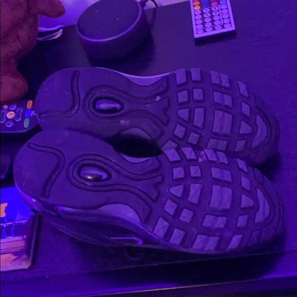 Women’s Nike’s - Picture 2 of 4